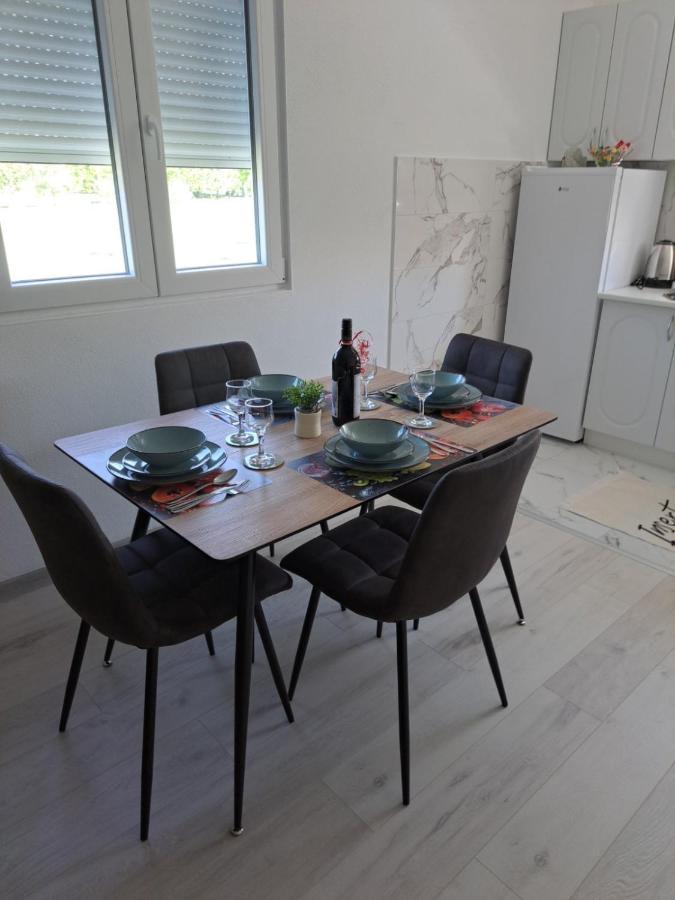 Knezevic Apartman Podgorica Buitenkant foto