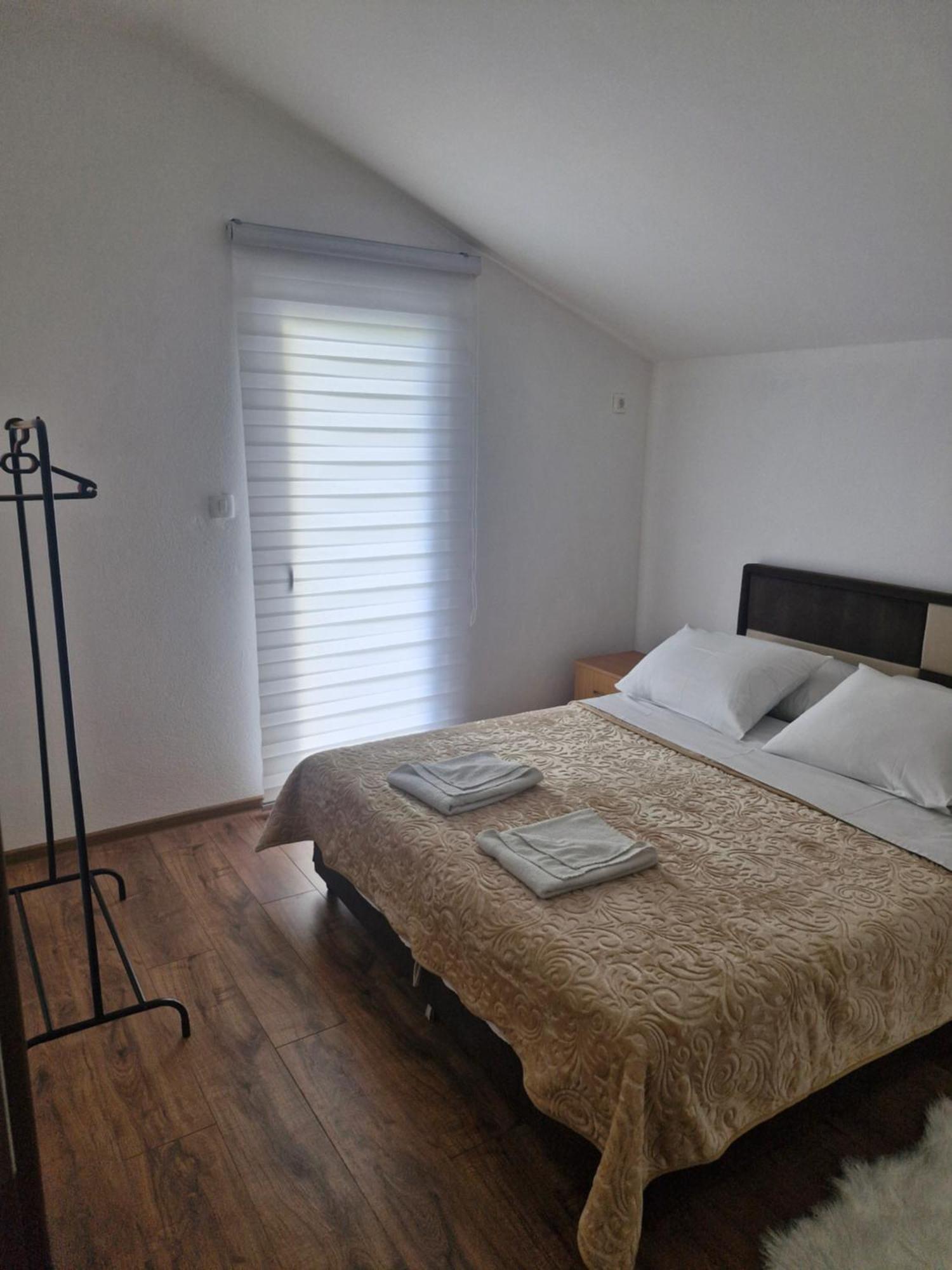 Knezevic Apartman Podgorica Buitenkant foto
